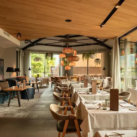 Hotel Muchele Postal / Burgstall