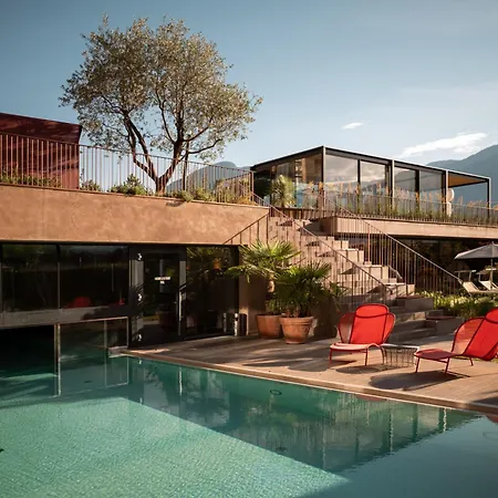 Muchele Hotel Postal / Burgstall
